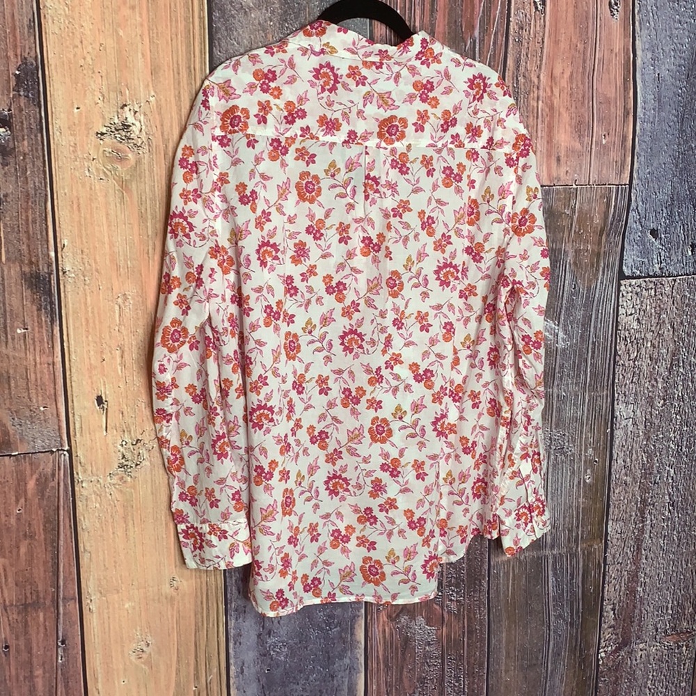 GAP Women’s Floral Button Down Shirt - Picture 2 of 4